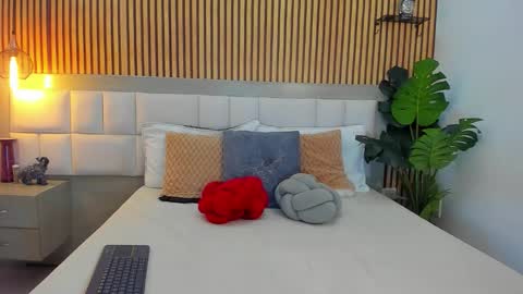 roseaurora online show from 11-07-25, 12:49