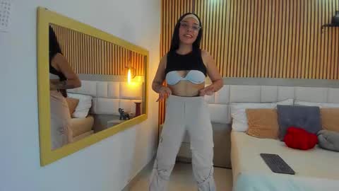 roseaurora online show from 11-08-25, 12:49