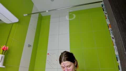Snapshot of roseblanche2k chatting on 03-09-25, 05:28 Florin online show from 03-09-25, 05:28