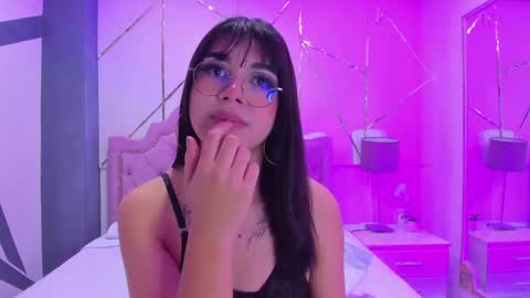 Snapshot of rosecassie chatting on 12-27-24, 04:10 Rose online show from 12-27-24, 04:10