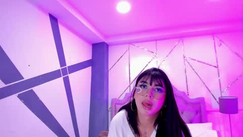 Snapshot of rosecassie chatting on 12-28-24, 06:50 Rose online show from 12-28-24, 06:50