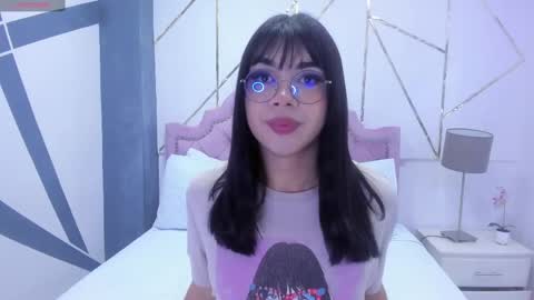 Snapshot of rosecassie chatting on 12-29-24, 02:00 Rose online show from 12-29-24, 02:00