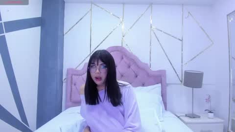 Snapshot of rosecassie chatting on 12-29-24, 05:12 Rose online show from 12-29-24, 05:12