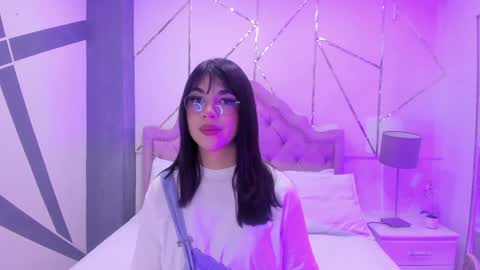 Snapshot of rosecassie chatting on 12-30-24, 01:03 Rose online show from 12-30-24, 01:03