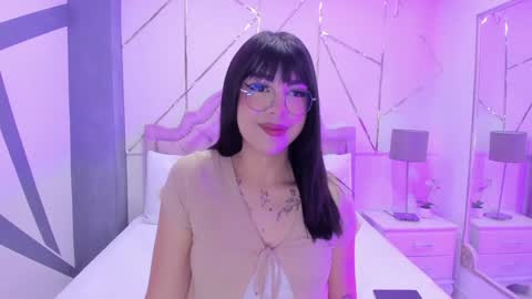 Snapshot of rosecassie chatting on 01-02-25, 12:35 Rose online show from 01-02-25, 12:35