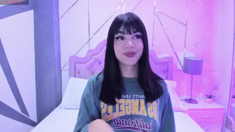 Snapshot of rosecassie chatting on 01-03-25, 12:30 Rose online show from 01-03-25, 12:30