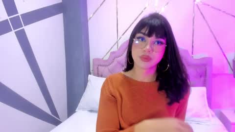 Snapshot of rosecassie chatting on 01-10-25, 12:36 Rose online show from 01-10-25, 12:36