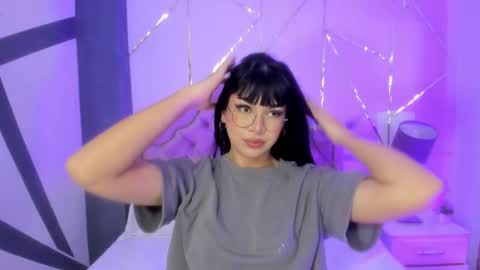 Snapshot of rosecassie chatting on 01-12-25, 01:27 Rose online show from 01-12-25, 01:27
