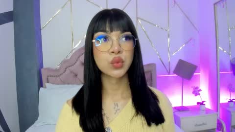 Snapshot of rosecassie chatting on 01-20-25, 12:39 Rose online show from 01-20-25, 12:39