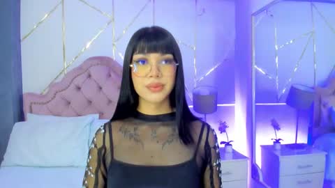 Snapshot of rosecassie chatting on 01-22-25, 01:32 Rose online show from 01-22-25, 01:32