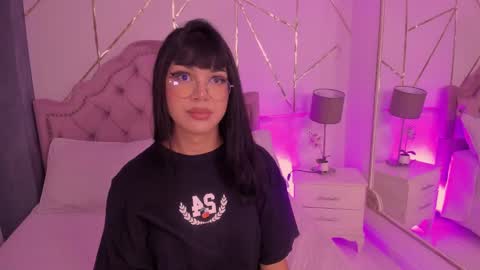 Snapshot of rosecassie chatting on 01-29-25, 01:17 Rose online show from 01-29-25, 01:17