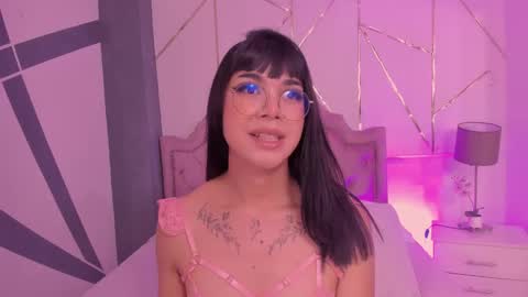 Snapshot of rosecassie chatting on 01-29-25, 07:22 Rose online show from 01-29-25, 07:22
