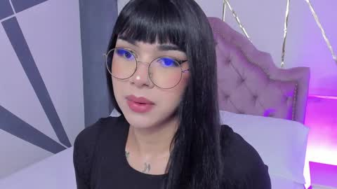 Snapshot of rosecassie chatting on 02-07-25, 01:43 Rose online show from 02-07-25, 01:43