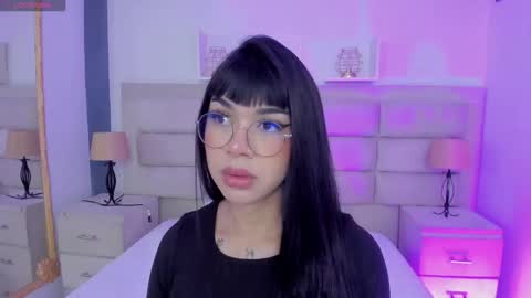 Snapshot of rosecassie chatting on 02-13-25, 01:05 Rose online show from 02-13-25, 01:05