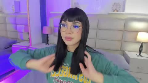 Snapshot of rosecassie chatting on 02-15-25, 12:43 Rose online show from 02-15-25, 12:43