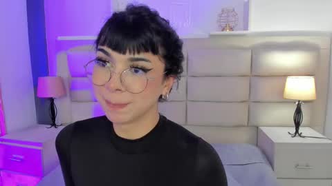 Snapshot of rosecassie chatting on 02-15-25, 07:06 Rose online show from 02-15-25, 07:06