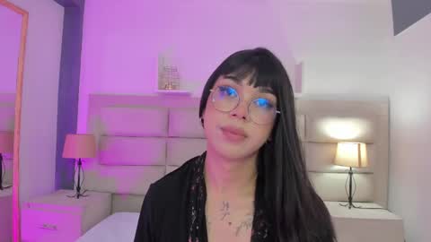 Snapshot of rosecassie chatting on 02-18-25, 04:59 Rose online show from 02-18-25, 04:59
