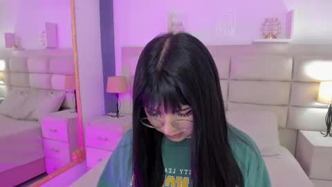 Snapshot of rosecassie chatting on 02-19-25, 01:06 Rose online show from 02-19-25, 01:06