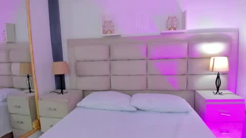 Snapshot of rosecassie chatting on 02-21-25, 01:33 Rose online show from 02-21-25, 01:33