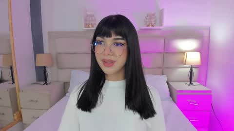 Snapshot of rosecassie chatting on 02-22-25, 01:02 Rose online show from 02-22-25, 01:02