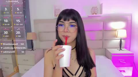 Snapshot of rosecassie chatting on 02-22-25, 07:14 Rose online show from 02-22-25, 07:14
