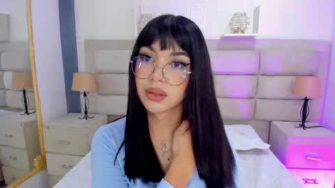Snapshot of rosecassie chatting on 03-03-25, 02:15 Rose online show from 03-03-25, 02:15
