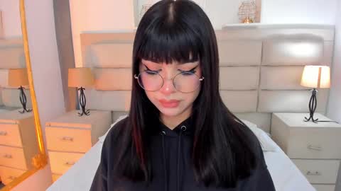 Snapshot of rosecassie chatting on 03-06-25, 12:52 Rose online show from 03-06-25, 12:52