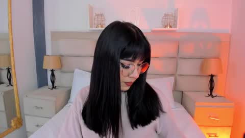Snapshot of rosecassie chatting on 03-08-25, 01:14 Rose online show from 03-08-25, 01:14