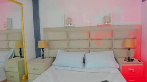 Snapshot of rosecassie chatting on 03-10-25, 04:35 Rose online show from 03-10-25, 04:35