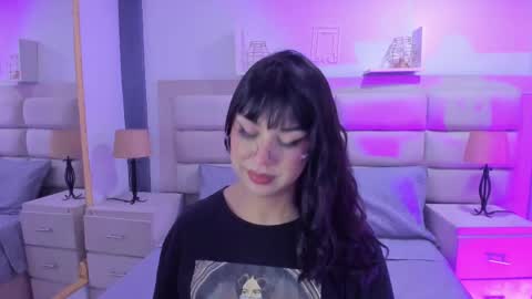 Snapshot of rosecassie chatting on 03-12-25, 01:40 Rose online show from 03-12-25, 01:40