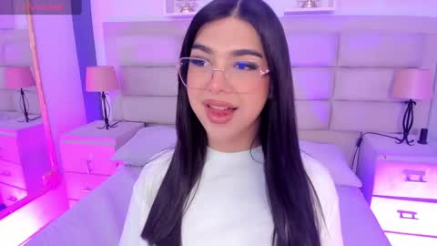 Snapshot of rosecassie chatting on 09-09-25, 12:37 Rose online show from 09-09-25, 12:37