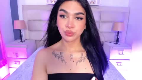 Snapshot of rosecassie chatting on 09-10-25, 01:55 Rose online show from 09-10-25, 01:55