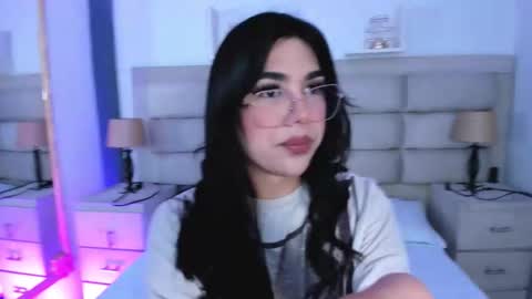 Snapshot of rosecassie chatting on 09-17-25, 01:46 Rose online show from 09-17-25, 01:46