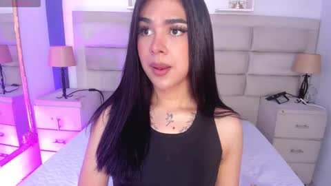 Snapshot of rosecassie chatting on 09-19-25, 03:13 Rose online show from 09-19-25, 03:13