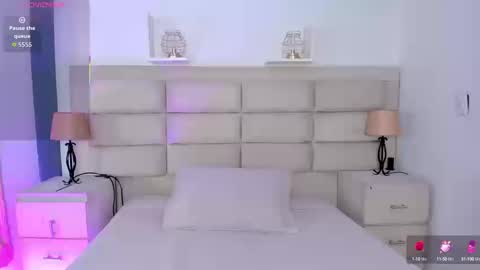 Snapshot of rosecassie chatting on 09-23-25, 01:14 Rose online show from 09-23-25, 01:14