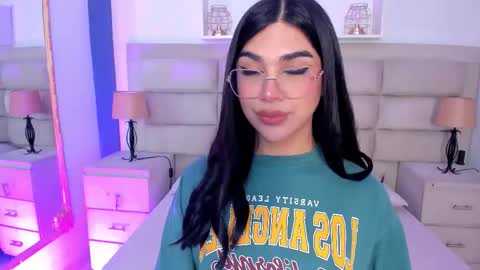 Snapshot of rosecassie chatting on 09-25-25, 12:53 Rose online show from 09-25-25, 12:53