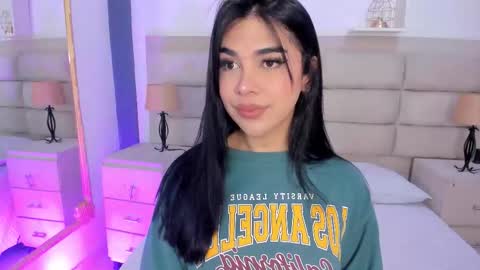 Snapshot of rosecassie chatting on 09-29-25, 01:27 Rose online show from 09-29-25, 01:27