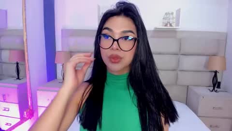Snapshot of rosecassie chatting on 10-01-25, 12:55 Rose online show from 10-01-25, 12:55