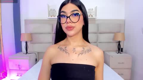 Snapshot of rosecassie chatting on 10-02-25, 01:18 Rose online show from 10-02-25, 01:18