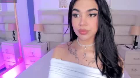 Snapshot of rosecassie chatting on 10-03-25, 01:30 Rose online show from 10-03-25, 01:30