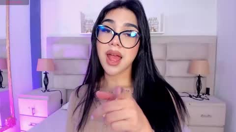 Snapshot of rosecassie chatting on 10-06-25, 01:41 Rose online show from 10-06-25, 01:41