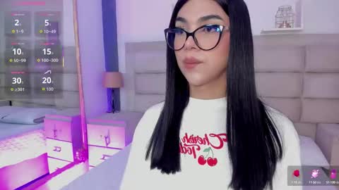 Snapshot of rosecassie chatting on 10-10-25, 01:54 Rose online show from 10-10-25, 01:54