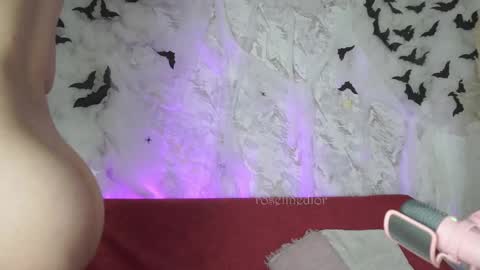 Snapshot of roselinedior chatting on 10-28-25, 01:25 Lyla OF roselinedior online show from 10-28-25, 01:25