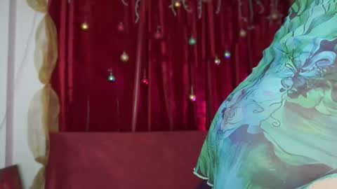 Snapshot of roselinedior chatting on 12-22-25, 02:14 Lyla OF roselinedior online show from 12-22-25, 02:14