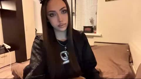 Snapshot of rosenavillifana chatting on 11-28-25, 01:58 Mimi online show from 11-28-25, 01:58