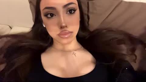 Snapshot of rosenavillifana chatting on 11-29-25, 01:47 Mimi online show from 11-29-25, 01:47