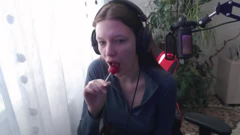 Snapshot of rosendalounsberry chatting on 04-16-26, 07:09 Lina online show from 04-16-26, 07:09