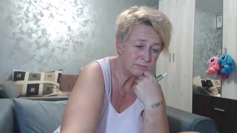 Lovepinklilly online show from 10-17-25, 04:20