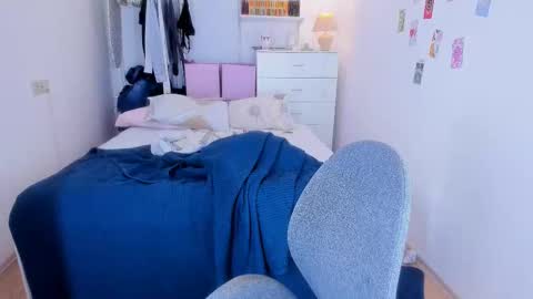 Roshelle online show from 02-19-25, 04:55