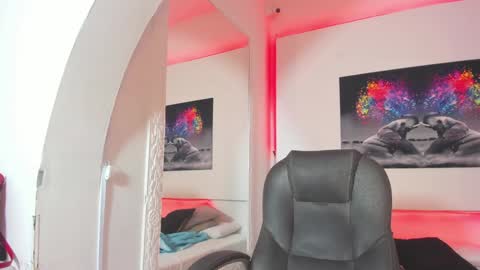 Snapshot of rosi_cooper chatting on 02-04-25, 10:43 rosi_cooper online show from 02-04-25, 10:43